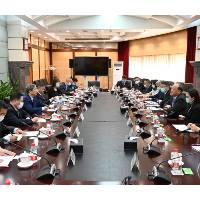 Chefe do Executivo visita, em Pequim, o Banco Popular da China e a Administração Estatal de Divisas Estrangeiras