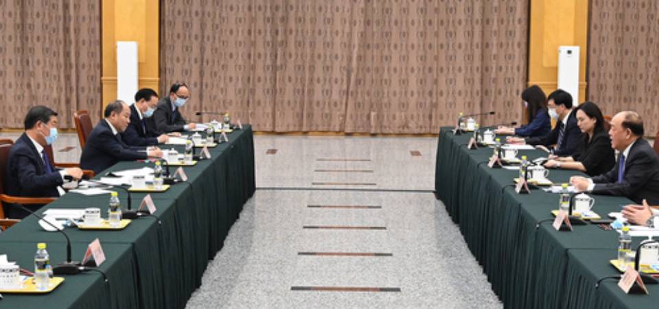 Chefe do Executivo tem encontro com o director da Comissão Nacional de Desenvolvimento e Reforma