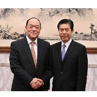行政长官贺一诚与商务部部长钟山会面
