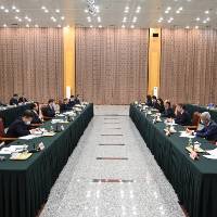Chefe do Executivo tem encontro com o director da Comissão Nacional de Desenvolvimento e Reforma