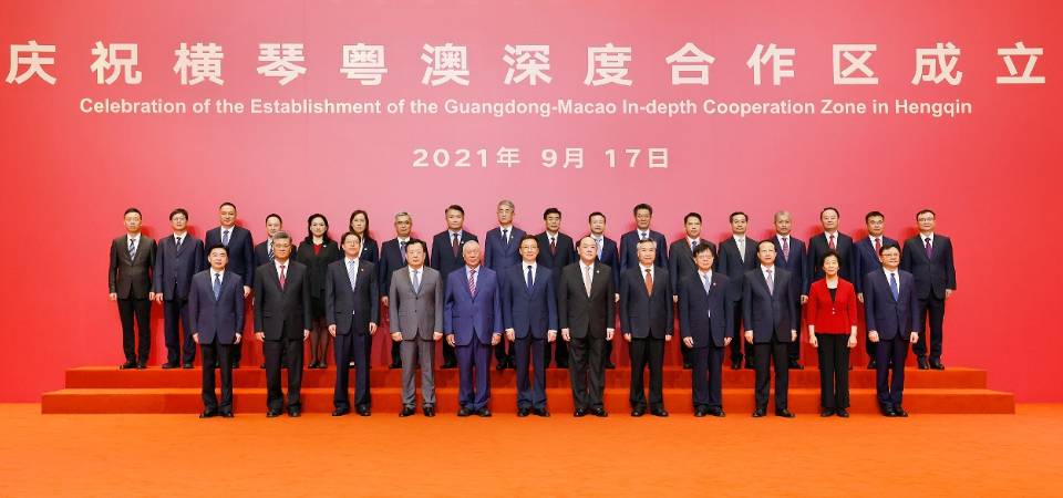 国务院副总理韩正接见行政长官贺一诚