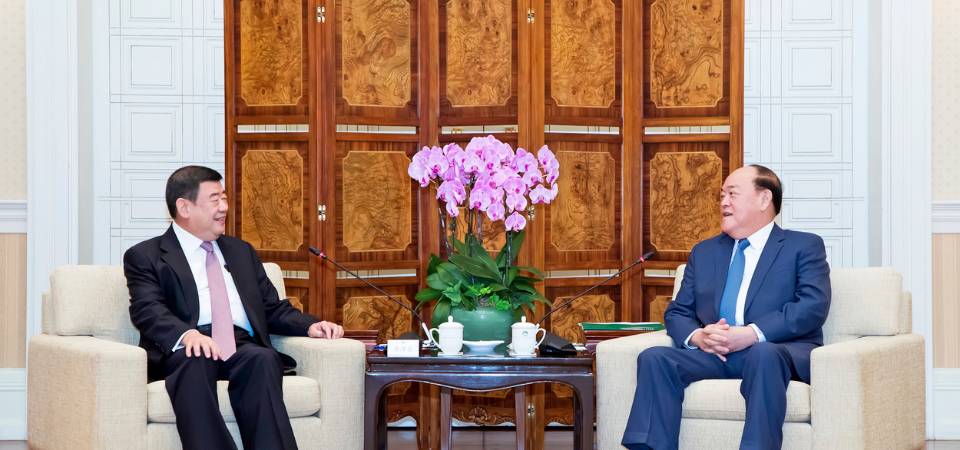 行政长官贺一诚会见镜湖慈善会主席廖泽云一行