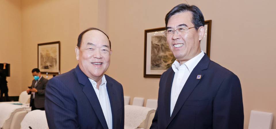 Chefe do Executivo tem encontro com o governador da província de Guizhou