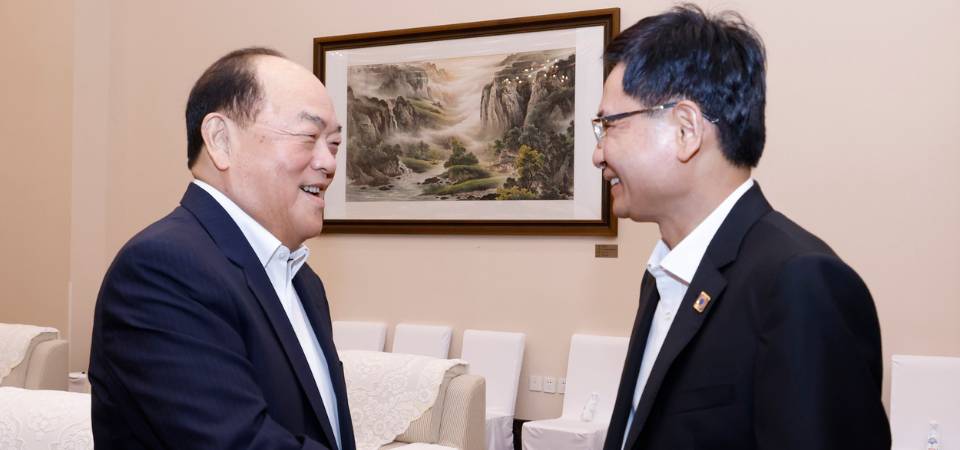 Chefe do Executivo reúne-se com o presidente do Governo da Região Autónoma da Etnia Zhuang de Guangxi