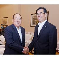 Chefe do Executivo tem encontro com o governador da província de Guizhou