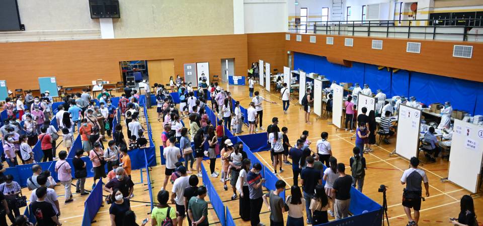 第二次全民核酸检测计划于下午3时展开,全澳共52个核检站运作至28日下午3时,期间24小时开放。