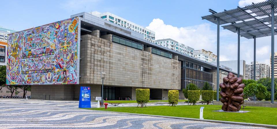 Obra da Exposição de Arte Pública “Encontro”, de “Arte Macau”, já se encontra em exibição estimulando uma verdadeira lógica visual através das suas dimensões surreais