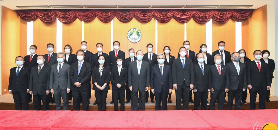 行政长官贺一诚就制定明年施政报告听取工联意见