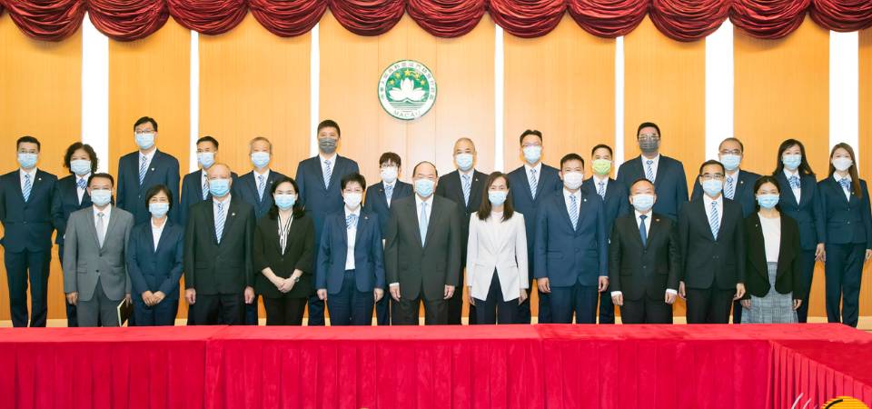 行政長官賀一誠就制定明年施政報告聽取街總意見