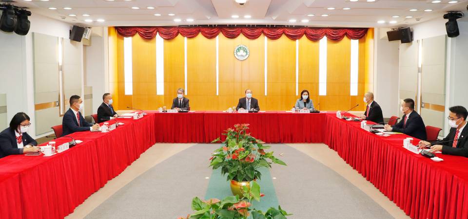 行政长官贺一诚就制定明年施政报告听取民建联意见