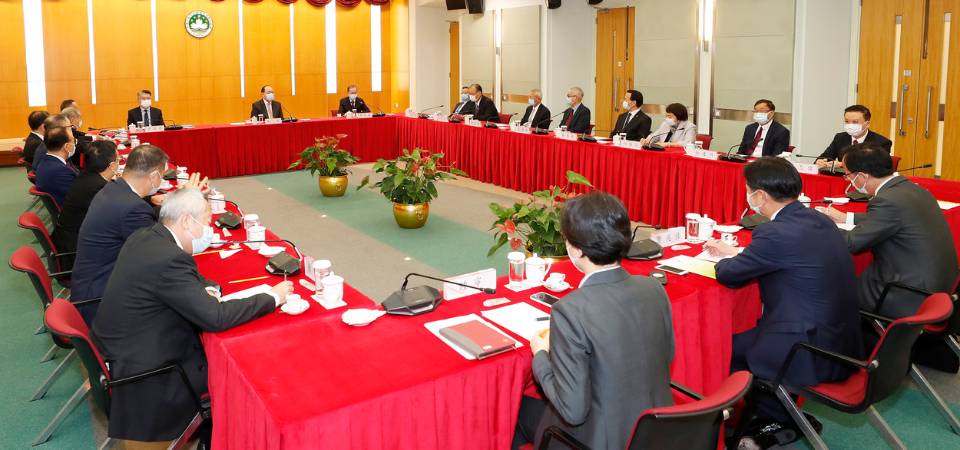 行政长官贺一诚就制定明年施政报告听取中总意见