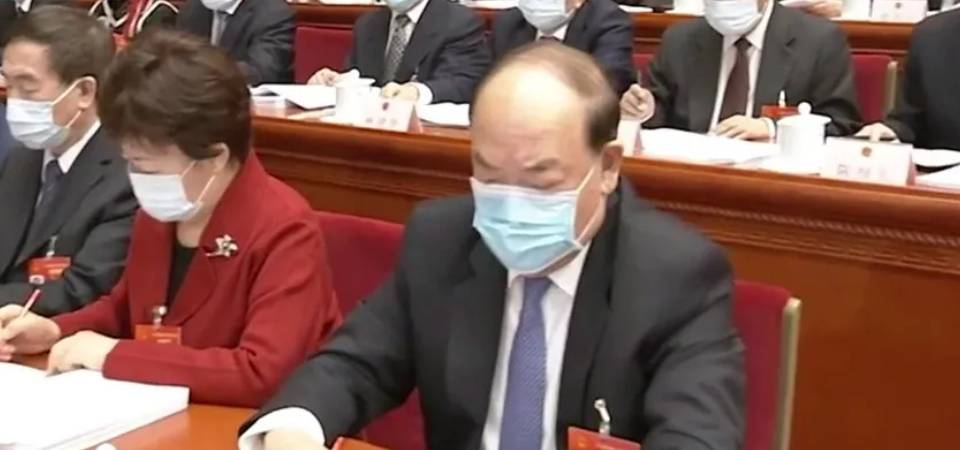 澳门特区行政长官贺一诚列席全国人大会议开幕式