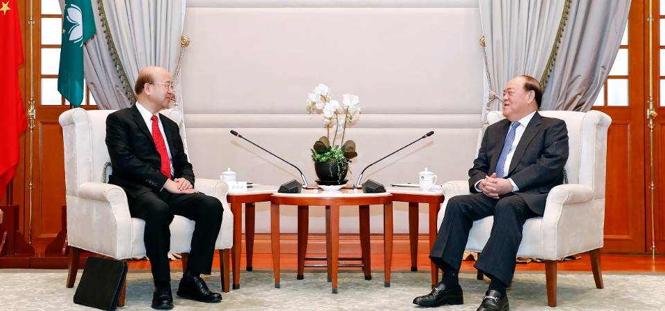 Chefe do Executivo tem encontro com o novo comissário do Ministério dos Negócios Estrangeiros na RAEM