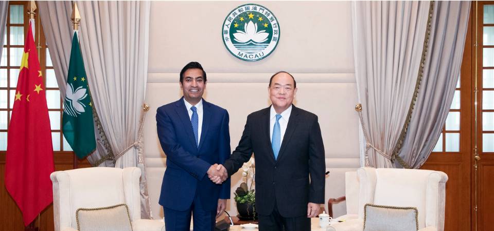 Chefe do Executivo tem encontro com Embaixador do Estado do Qatar na China