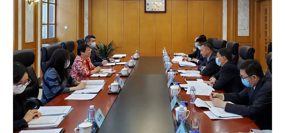 Visita da Direcção dos Serviços de Economia e Desenvolvimento Tecnológico à Direcção Nacional da Propriedade Intelectual para aprofundar ainda mais a cooperação e intercâmbio entre estas duas direcções