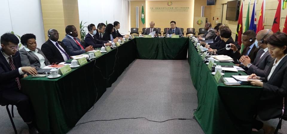 Comissário do Comissariado do Ministério dos Negócios Estrangeiros da China na RAEM, Dr. Liu Xianfa, visitou Secretariado Permanente do Fórum de Macau