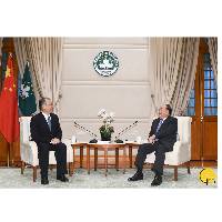 行政长官贺一诚与中国银行澳门分行行长李光会面