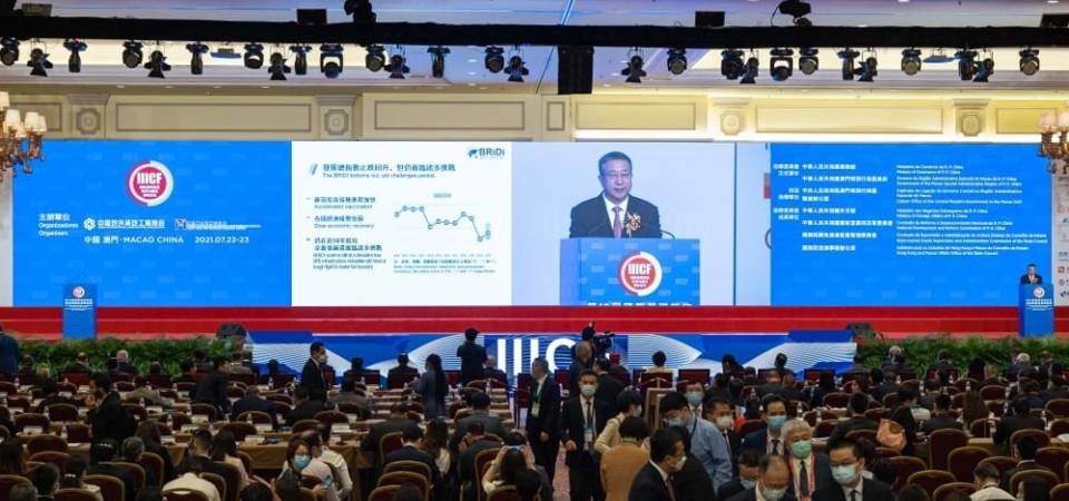 Publicação do Relatório de Análise do Índice do Desenvolvimento de Infra-estruturas dos Países Abrangidos pela Iniciativa Faixa e Rota, destacando o papel vital de Macau neste processo de construção