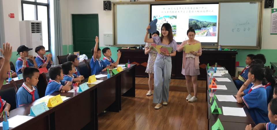 澳大师生赴贵州从江开展葡语课程
