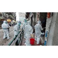对确诊病例居所及工作场所周边加强清洁消毒