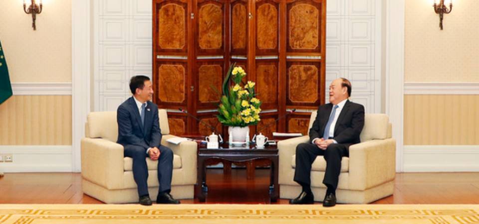 行政长官贺一诚会见国资委党委委员、秘书长彭华岗