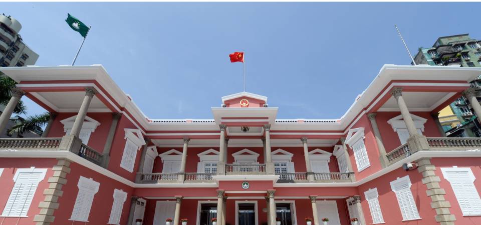 行政长官贺一诚祝贺李家超当选