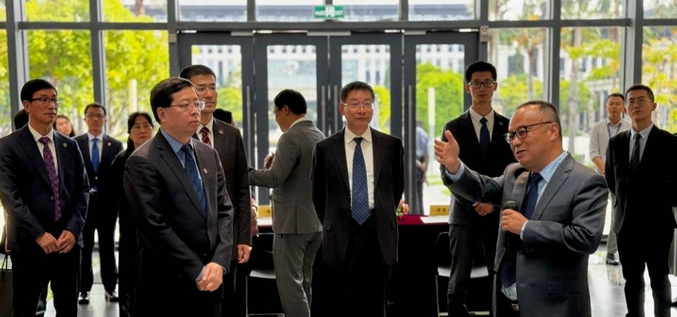 澳大与清华建立战略合作伙伴关系