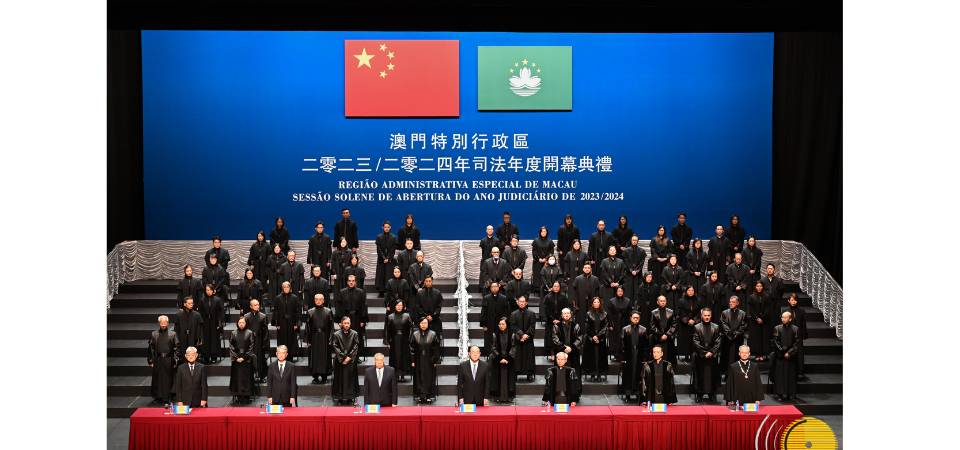 Aperfeiçoar constantemente o regime e o sistema de salvaguarda do Estado de Direito