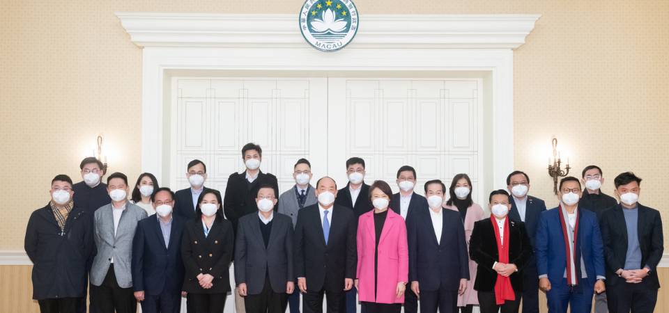 行政长官贺一诚会见全国人大常委、香港民建联会务顾问谭耀宗一行