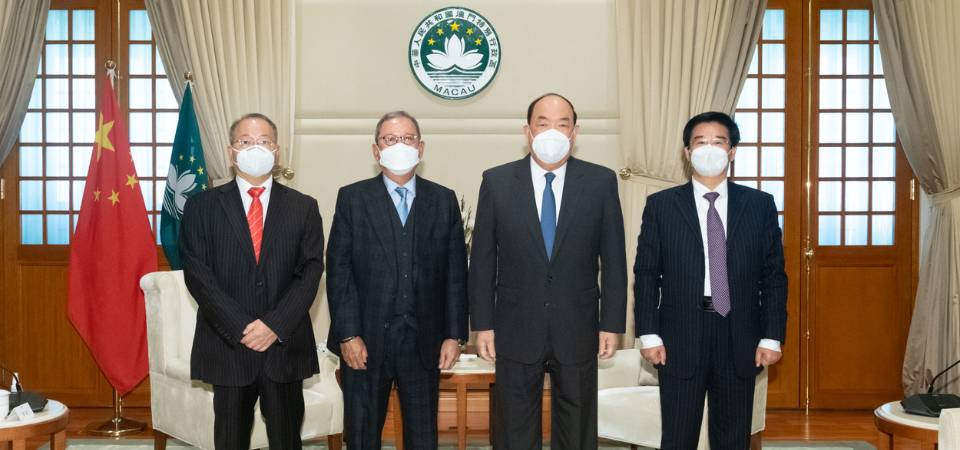 Chefe do Executivo tem encontro com membro permanente do Comité Nacional do CCPPC, presidente do Conselho de Desenvolvimento do Comércio de Hong Kong e de Hong Kong Lai Sun Group