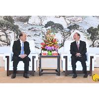 行政长官贺一诚率团访粤与广东省委书记黄坤明、省长王伟中会面