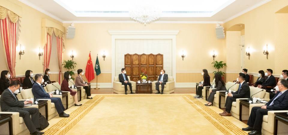 行政長官賀一誠會見北京協和醫院名譽院長、中國科學院院士、澳門醫院策略發展委員會主席趙玉沛