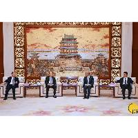 Chefe do Executivo reúne-se com o secretário do Comité Provincial de Jiangxi do PCC e o governador da província de Jiangxi