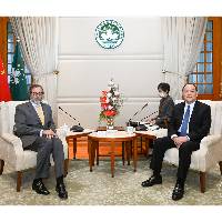 Chefe do Executivo tem encontro com o embaixador de Portugal na China