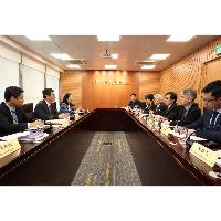 Autoridades de supervisão farmacêutica de Guangdong e de Macau realizam colóquio para promover o desenvolvimento inovador da supervisão e administração farmacêutica na Grande Baía Guangdong-Hong Kong-Macau