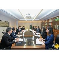 代理行政长官张永春会见外交部部长助理农融