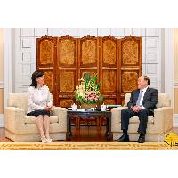 Chefe do Executivo reúne-se com a secretária do PCC da Administração Nacional de Medicina Tradicional Chinesa