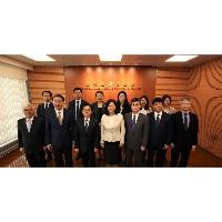 A Administração Nacional de Medicina Tradicional Chinesa e o Instituto para a Supervisão e Administração Farmacêutica trocam opiniões sobre o desenvolvimento e a inovação da medicina tradicional chinesa