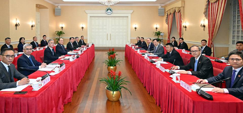 Vice-presidente da 13ª CCPPC e director do Gabinete dos Assuntos de Hong Kong e Macau junto do Conselho de Estado, Xia Baolong cumpre segundo dia de visita a Macau