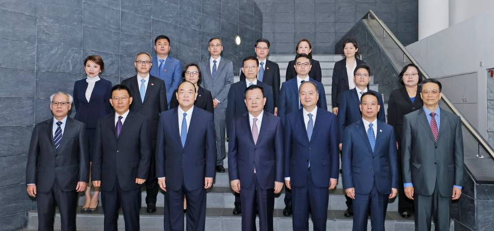 O Director do Gabinete dos Assuntos de Hong Kong e Macau junto do Conselho de Estado, Xia Baolong realizou uma visita de inspecção ao Tribunal de Última Instância