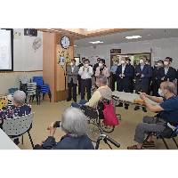 O Director Xia Baolong do Gabinete para os Assuntos de Hong Kong e Macau junto do Conselho de Estado visitou um centro de cuidados especiais para idosos