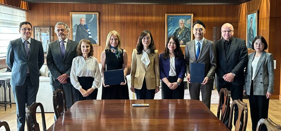 Visita da Secretária para os Assuntos Sociais e Cultura, Ao Ieong U, a Portugal para desenvolver cooperação em várias áreas e testemunhar a assinatura do protocolo de cooperação entre a DSEDJ e a Universidade Católica Portuguesa