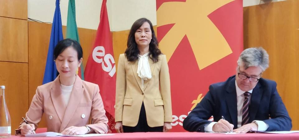 社会文化司欧阳瑜司长见证澳门旅游学院与葡萄牙埃斯托利尔酒店旅游高等学院签署新合作协议