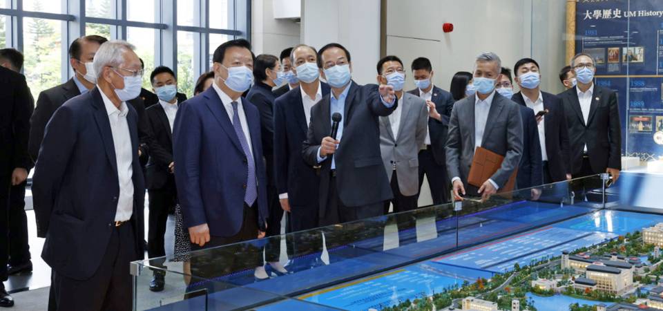 夏宝龙主任考察澳门大学 了解高校人才培养与创新科研发展