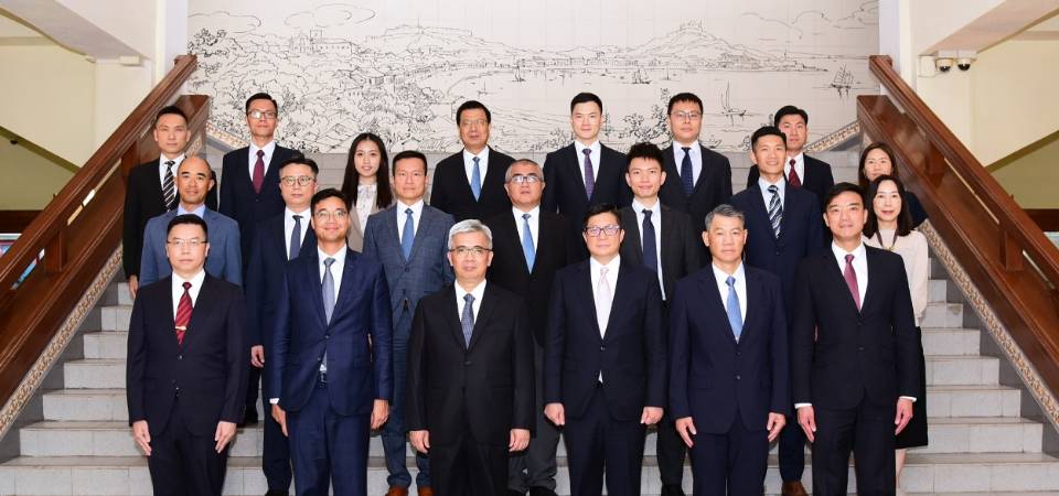 保安司司长黄少泽与香港保安局局长邓炳强一行举行工作会议