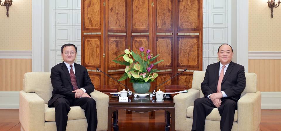 行政长官贺一诚会见浙江大学校长、中国科学院院士杜江峰一行