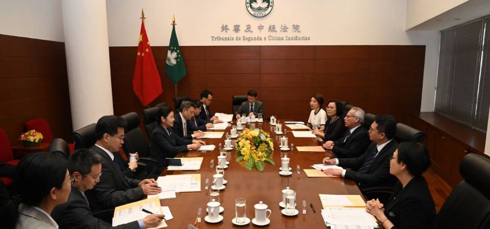 司法部部長賀榮一行訪問終審法院