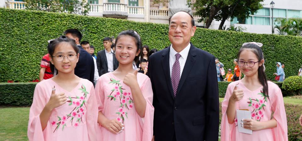 政府總部開放日喜賀雙慶 行政長官與訪客相聚同樂