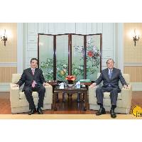 行政長官賀一誠會見中國航空集團董事崔曉峰一行