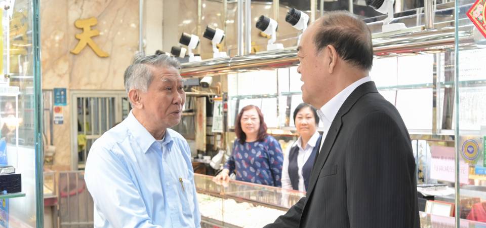 行政長官賀一誠視察片區活化情況